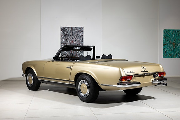 Mercedes-Benz 280 SL 4 of 5