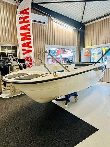 NY Cremo 490SC med NY Yamaha utombordare 50hk