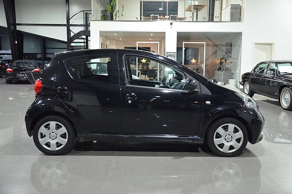Toyota Aygo 7 of 12