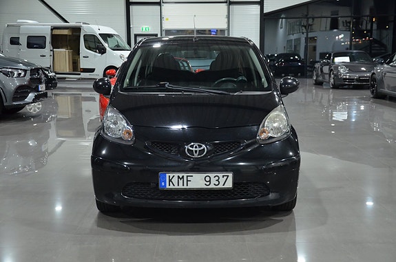 Toyota Aygo 2 of 12
