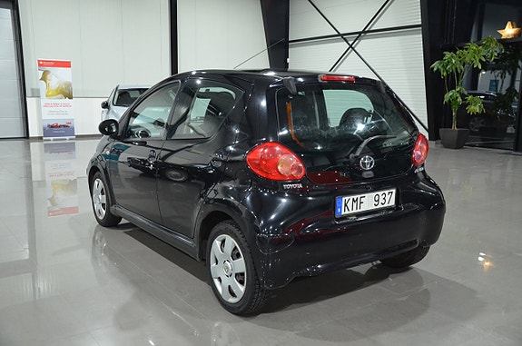 Toyota Aygo 5 of 12