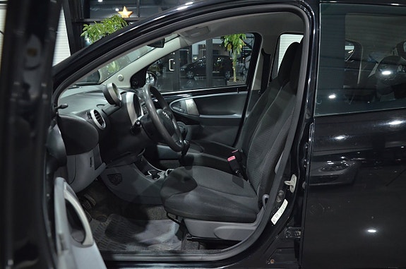 Toyota Aygo 8 of 12