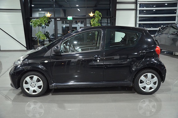 Toyota Aygo 4 of 12