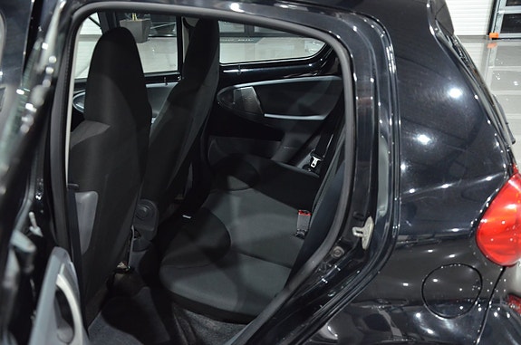 Toyota Aygo 10 of 12