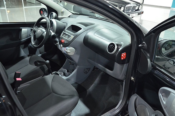 Toyota Aygo 12 of 12