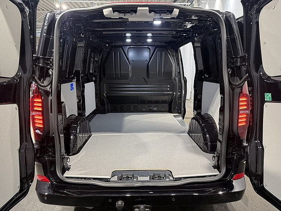Volkswagen Transporter 8 of 15