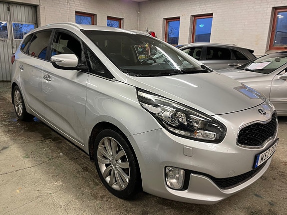 Kia Carens 3 of 12