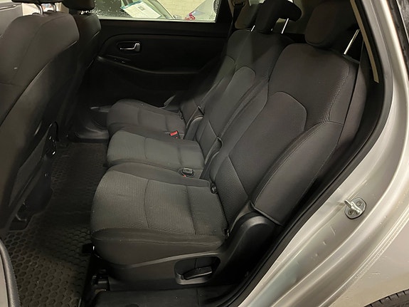 Kia Carens 11 of 12