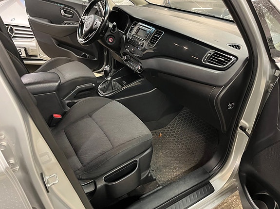 Kia Carens 8 of 12