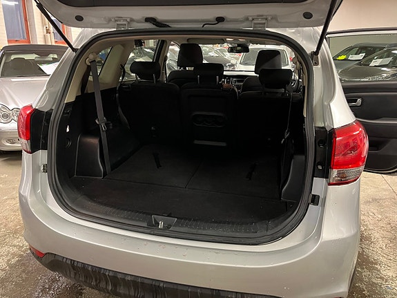 Kia Carens 5 of 12