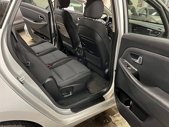 Kia Carens 9 of 12