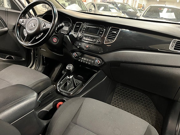 Kia Carens 6 of 12