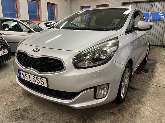 Kia Carens 2 of 12