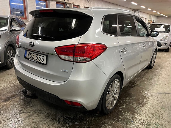 Kia Carens 4 of 12