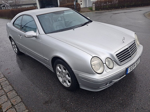 Mercedes-Benz CLK320