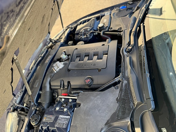 Jaguar XK 4 of 5