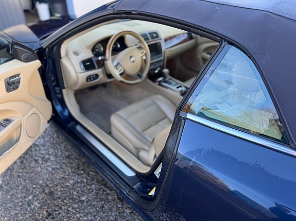 Jaguar XK 9 of 12
