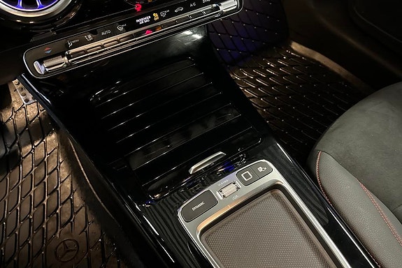 Mercedes-Benz CLA200 12 of 19