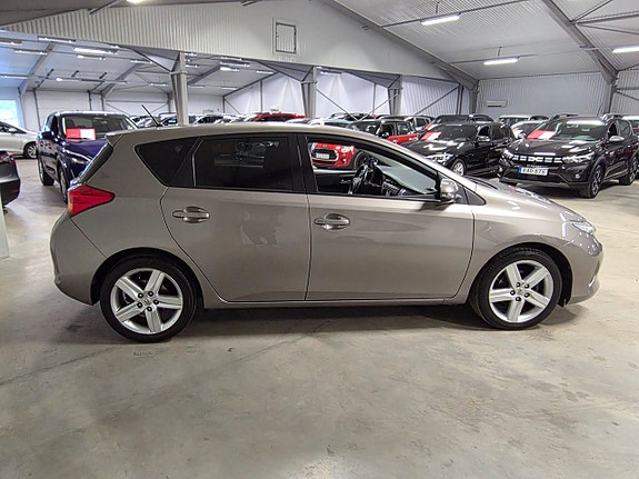Toyota Auris 3 of 5