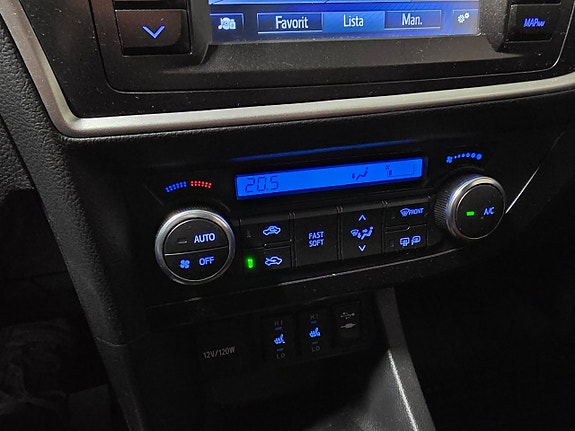 Toyota Auris 8 of 11