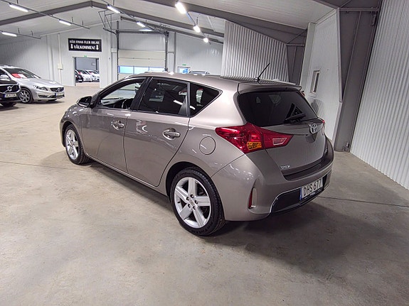 Toyota Auris 5 of 5