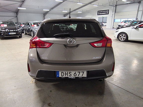 Toyota Auris 4 of 5