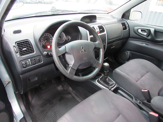 Mitsubishi Space Star 11 of 14