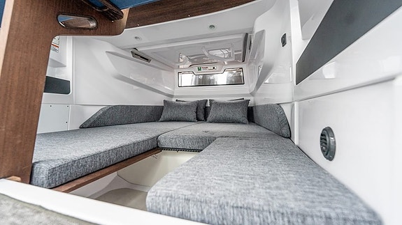 Axopar 29 XC Cross Cabin - 2024 17 of 30