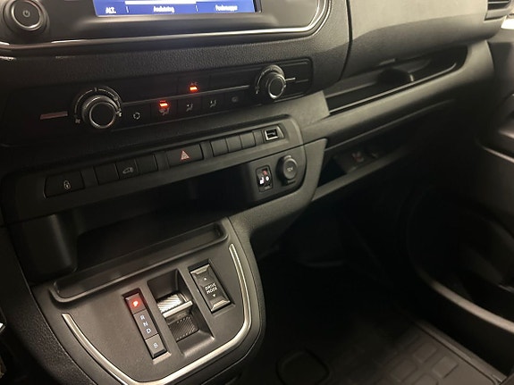 Opel Vivaro-e 13 of 23