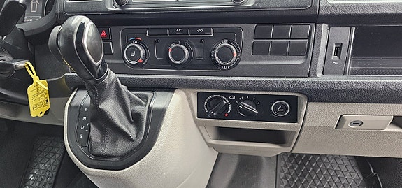 Volkswagen Transporter 18 of 22