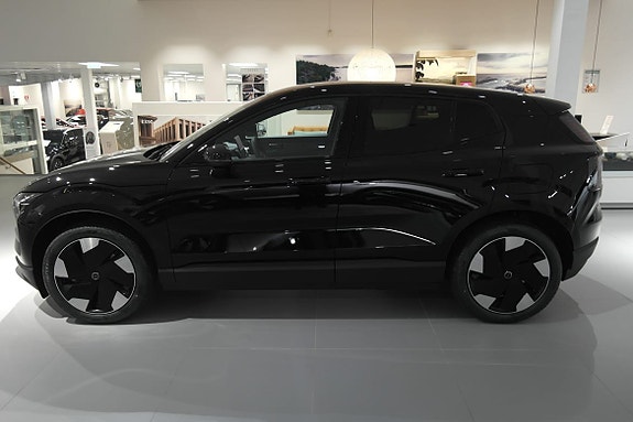 Volvo EX30 2 of 15