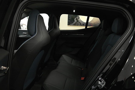 Volvo EX30 9 of 15