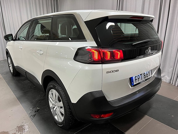 Peugeot 5008 3 of 5