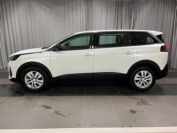 Peugeot 5008 2 of 5