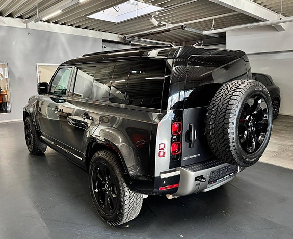 Land Rover Defender 110 2 of 5