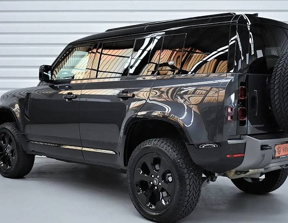 Land Rover Defender 110 5 of 5