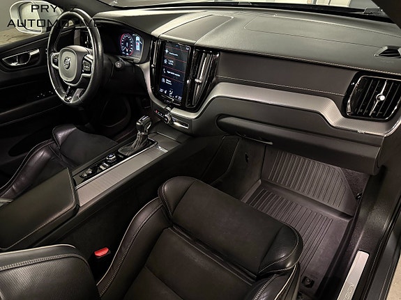 Volvo XC60 8 of 12