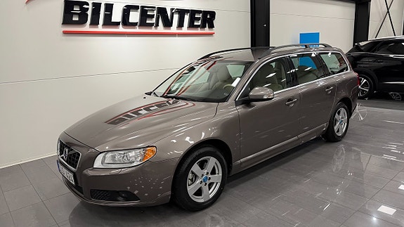 Volvo V70 2 of 5