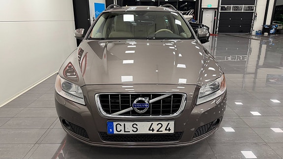 Volvo V70 4 of 5