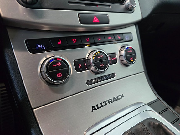Volkswagen Passat Alltrack 17 of 23