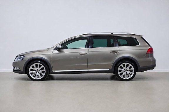 Volkswagen Passat Alltrack 4 of 23