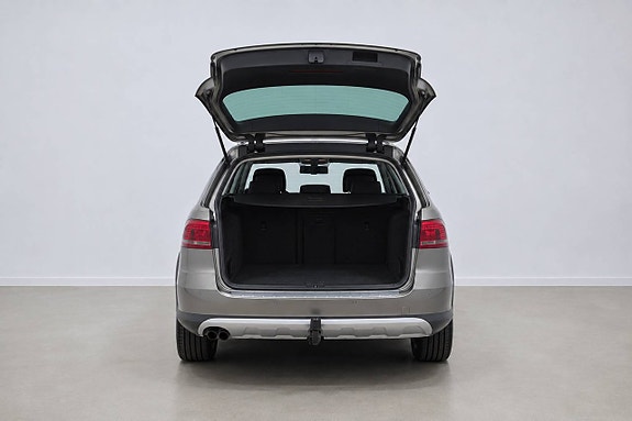 Volkswagen Passat Alltrack 7 of 23