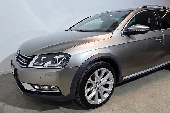 Volkswagen Passat Alltrack 3 of 5