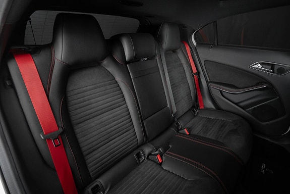 Mercedes-Benz A45 12 of 29