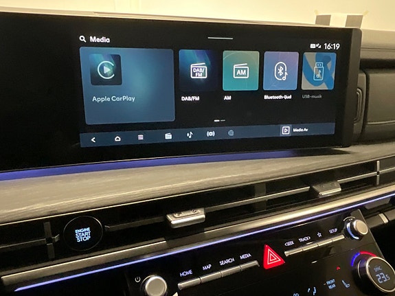 Hyundai Santa Fe 17 of 25