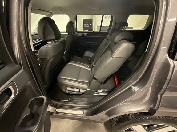 Hyundai Santa Fe 8 of 25