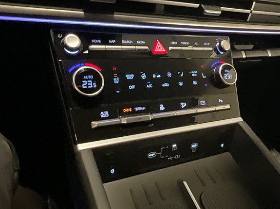 Hyundai Santa Fe 12 of 25