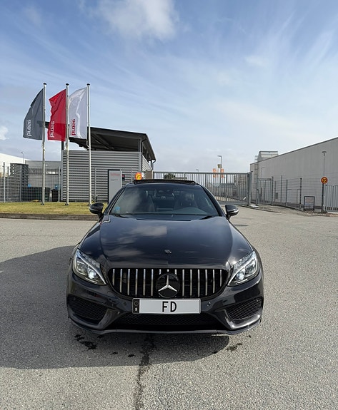 Mercedes-Benz C250 3 of 4