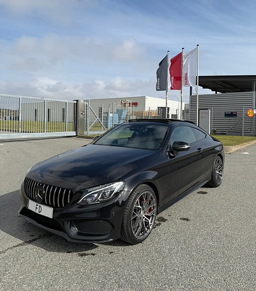 Mercedes-Benz C250 2 of 4