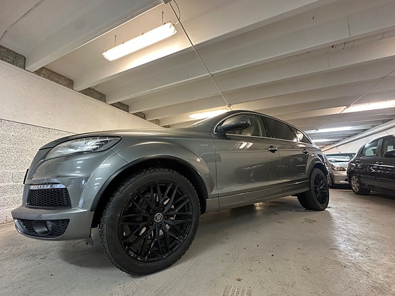 Audi Q7 2 of 5